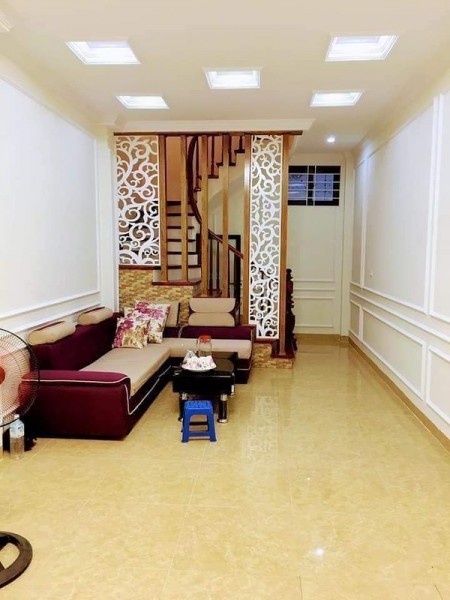 Bán nhà HXH Thành Thái Phường 14 Quận 10, 32m2, 2 tầng, Giá 5 Tỷ.