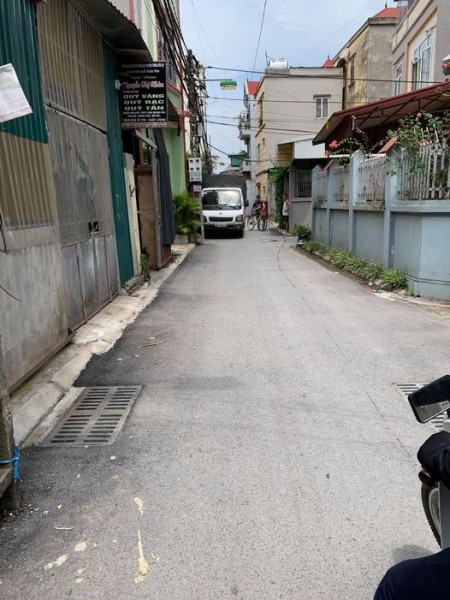 Bán nhà C4 41m2 morning vào giá 1.7 tỷ tại Đông Dư, Gia Lâm. LH 0983253436