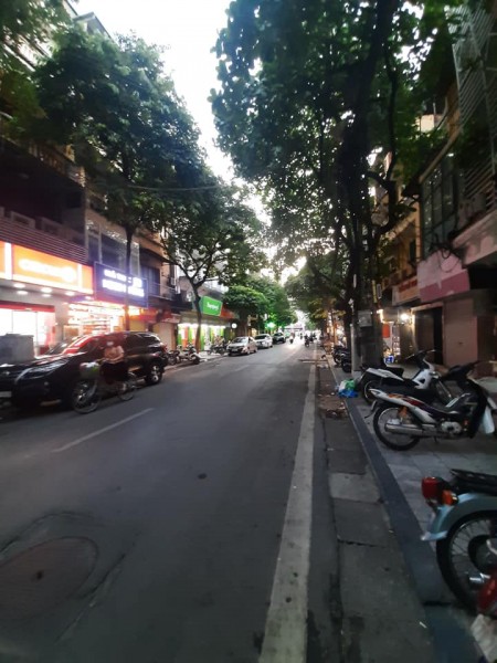 Bán toà nhà 7 tầng mặt phố Hoàn Kiếm, dòng tiền trên 100 triệu/tháng, lhcc