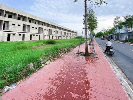 Bán nhà phố 1 trệt 1 lầu mặt tiền đường số số 7 tại Khu Đô Thị Mekong Centre