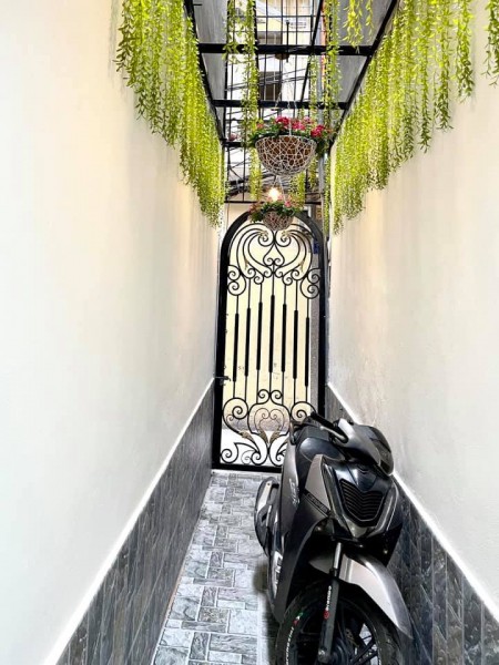 Bán nhà Tôn Thất Tùng đẹp như Villa dt 34m2, 4 tầng, giá 2.98 tỷ, nở hậu, lh 0922346363