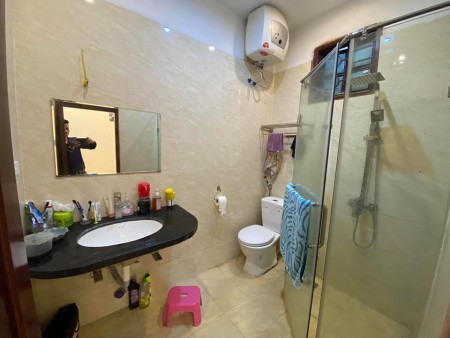 Bán nhà riêng, mặt ngõ Đặng Thùy Trâm giá bán 14.8 tỷ, dtsd 70m2, Oto đỗ