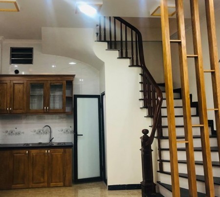 Bán nhà phố giá rẻ Dương Quảng Hàm dt 60m2, 5 tầng, mt 5m, ô tô ra vào giá 5 tỷ, lh 0385605252