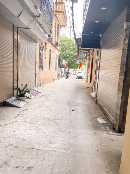 Bán Nhà Quang Trung, dt 60m2 2 tầng, mt 4m, giá nhỉnh 2 tỷ, ô tô đôc cửa, giá bao tốt