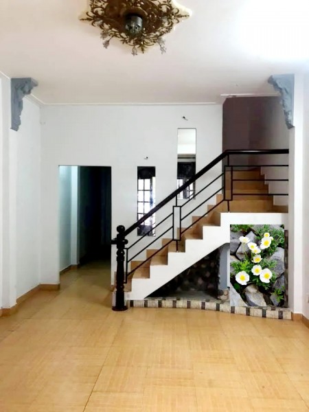 Bán nhà Tân Phú, hẻm xe hơi 50m, 3 tầng đúc, sát mặt tiền, giá chỉ 5.3 tỷ, lhcc