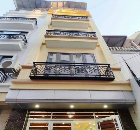 Bán nhà tại trung tâm phố Hoa Lâm diện tích sử dụng 40m2, 4 tầng giá 3.95 tỷ.