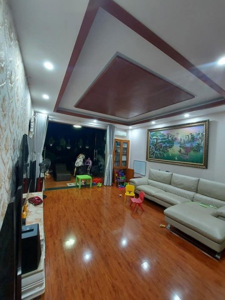 Hàng Hiếm bán nhà chùa Láng, lô góc ô tô đỗ cửa dt 60m2, giá bán 5.2 tỷ, lhcc