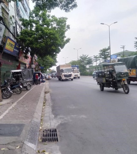 Nhà mặt phố Nguyễn Văn Linh, Long Biên, MT-4m, nhà mới 4 tầng, giá 2.7 tỷ