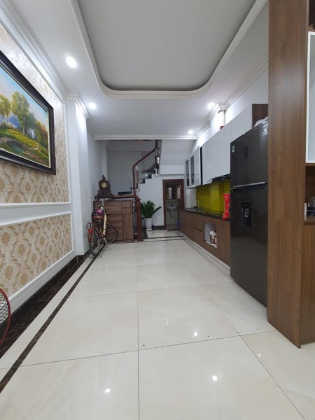 Bán nhà Chiến Thắng bao đẹp, thông thoáng, kinh doanh sầm uất, ô tô đỗ cửa