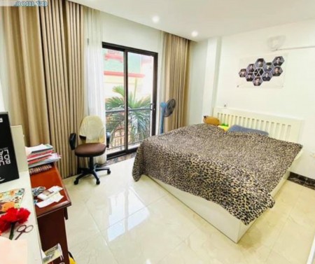 Chính Chủ Bán Nhà Hoàng Quốc Việt, Cầu Giấy, 5 tầng, dt 36m2, 5 tỉ Khu Quân Đội