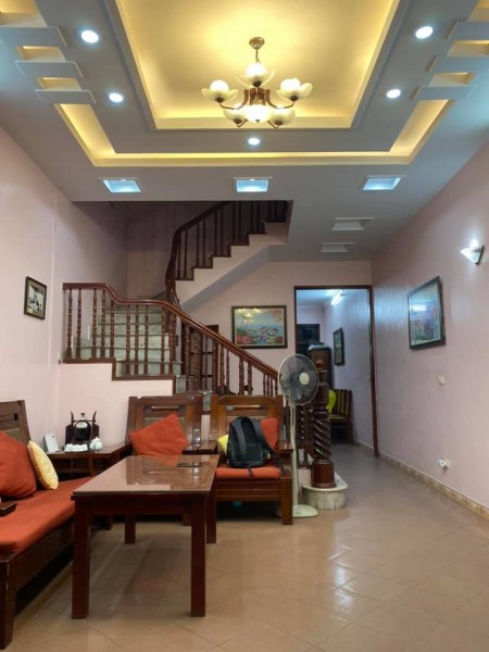 Siêu Phẩm!! Nhà riêng diện tích 100m2, 4 tầng đẹp ở ngõ 79 Cầu Giấy, chỉ với 9 tỷ