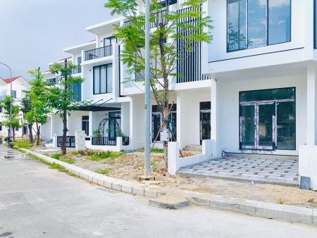 Hàng hiếm chỉ còn duy nhất 1 căn Royal Park khu B, view hồ cá koi, lh 0962628872