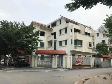 Chính chủ bán biệt thự 2 mặt tiền đường, 2 bước chân ra hồ điều hoà, an sinh tuyệt
