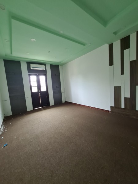 Cho thuê nhà Phố Trung Kính, Cầu Giấy: DT80m2x 4tầng, MT4.5m, giá 23tr