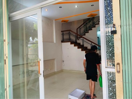 Nhà Đẹp Đường Lê Sát, Quận Tân Phú, 40m2, 3 Tầng Giá Chỉ Nhỉnh 3 tỷ.
