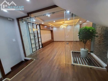 Bán gấp nhà Bồ Đề Quận Long Biên, kinh doanh, ô tô ra vào diện tích: 76m2, giá 6.5 tỷ
