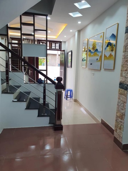 Bán nhà siêu hiếm chỉ nhỉnh 3 tỷ có ngay nhà đẹp phố trung tâm Thạch Bàn, ô tô cổng