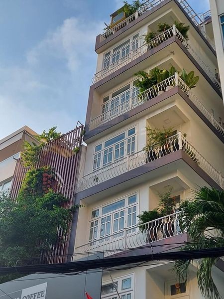 Bán tòa nhà văn phòng 2 mặt tiền Hồ Văn Huê Phường 9 Phú Nhuận
