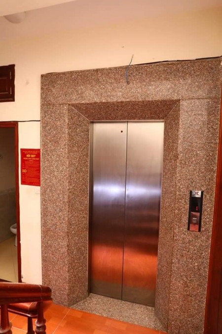 Bán nhà phân lô thang máy, cách mặt phố Trung Kính, diện tích 30m2, giá bán 21.5 tỷ