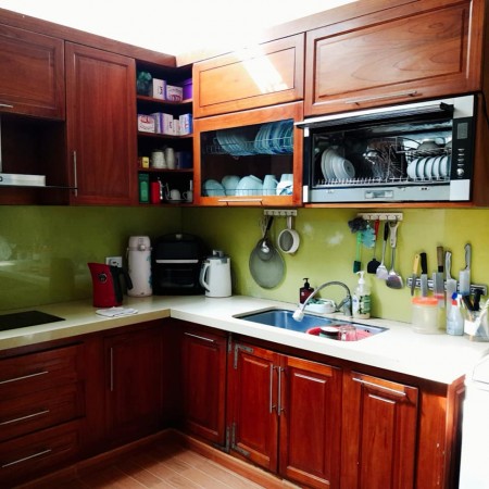 Bấn nhà phố Bạch Mai, dt 35m2, 5 tầng, 3 pn, ngõ thoáng sáng, gần phố, nhỉnh 2 tỷ, lh 0394357733