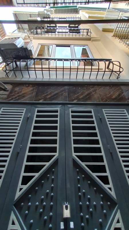 Bán nhà mới 5 tầng Tôn Đức Thắng, Khâm Thiên Đống Đa, dt 34m2, nhỉnh 4 tỷ, lh 0836488482