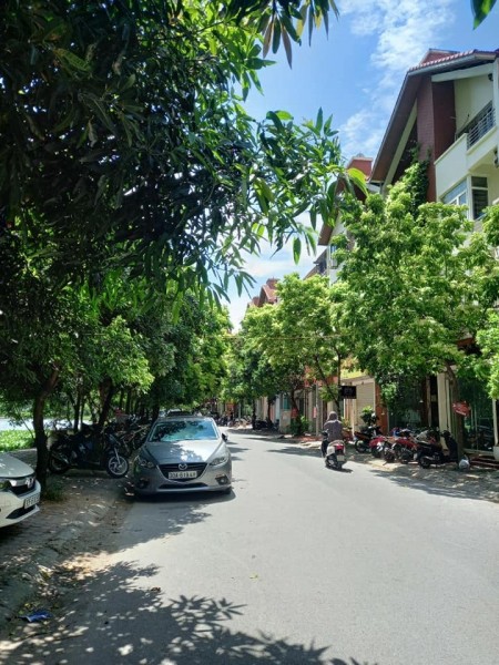 Bán căn hộ Liền kề Làng Việt Kiều Châu Âu Mỗ Lao 77m2 giá chào 12.5 tỷ
