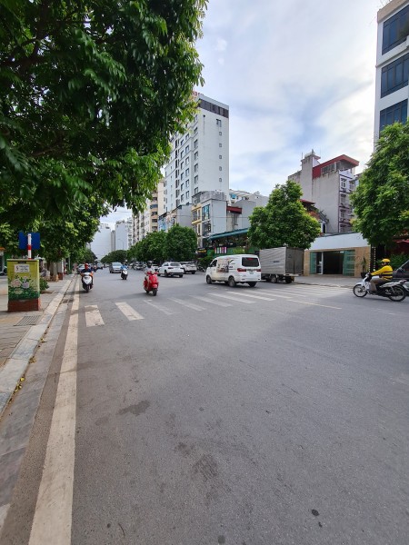 Bán nhà Phố Khúc Thừa Dụ, Gần ngay Công viên Cầu Giấy, 45m. Nhỉnh 5 tỷ.