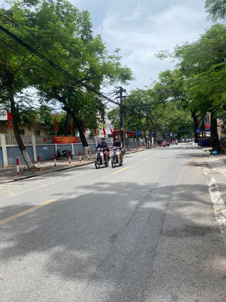 Lô góc Hoàng Hoa Thám, ô tô tránh, kinh doanh sầm uất, vỉa hè rộng, dt 34m2, 4 tầng, giá 10.5 tỷ