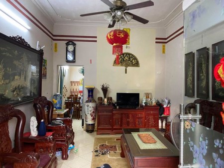 Bán nhà đẹp như hình tại Trâu Quỳ Gia Lâm, 2 tầng, chủ để lại nội thất, lh 0565839533