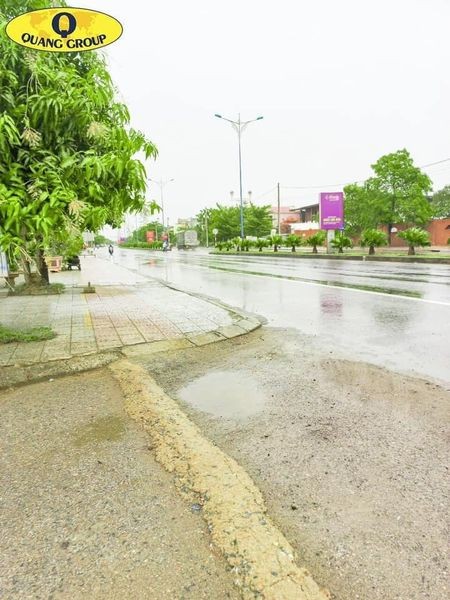 Sở hữu lô đất mặt tiền ngay trung tâm thành phố tặng nhà cấp 4 còn mới, đường lớn