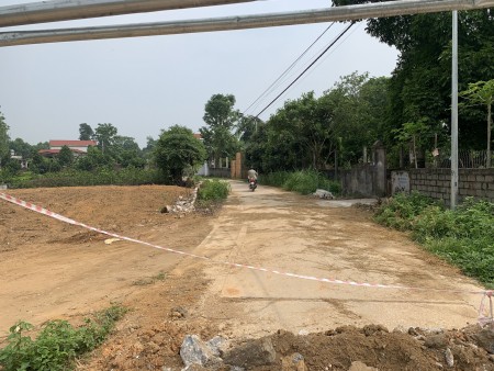 Cần tiền nên muốn bánh lô đất 1756m2 tại Sơn Tây HN sổ đỏ giá 2,2 triệu/m2