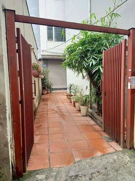 Bán nhà giá chỉ 3.6 tỷ trung tâm Cầu Giấy, nhà đẹp đúc 5 tầng, ở nga, lh 0986923663