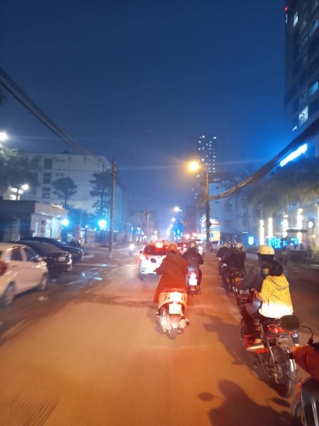 Nguyên căn còn mới phố Vũ Trọng Phụng, cần bánn giá 2.6 tỷ, dt 35m2, 4 tầng, ô tô đỗ gần