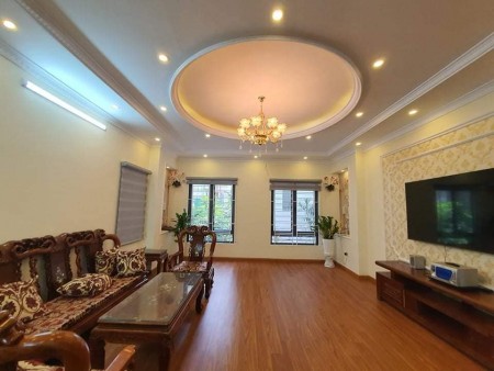 Bán nhà Doãn Kế Thiện, mt 5m, 5 tầng, giá 6.9 tỷ, ô tô vào nhà đẹp lung linh, lhcc