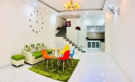 Sát mặt tiền Hoàng Văn Thụ, nhà đẹp ở ngay giá 4.98 tỷ, trung tâm Phú Nhuận, lhcc