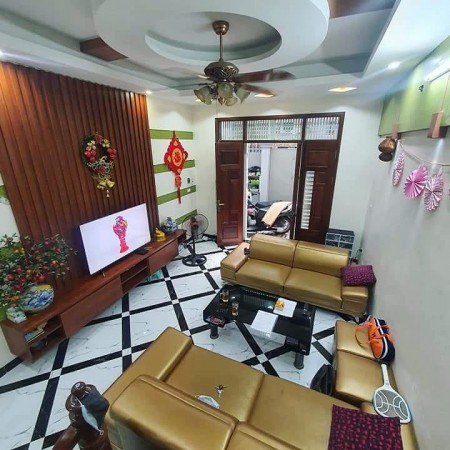 Bán nhà Trần Thái Tông, dt 64m2, 5 tầng, mt 4.7 giá 5.9 tỷ, 3 mặt thoáng, ngõ rộng