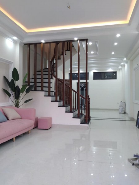 Bán gấp nhà chính chủ Bát Khói, nhà đẹp mới tinh, dt 33m2, 5 tầng, giá chỉ hơn 2 tỷ