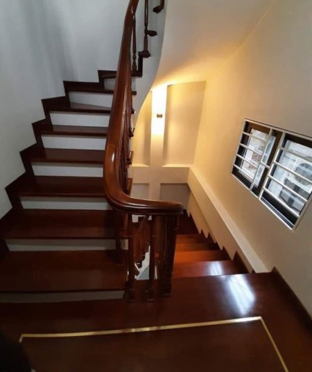 Bán Gấp Nhà ngõ 79 Cầu Giấy, dt 61m2, 5 tầng, giá 7.5 tỉ, nhà đẹp, kinh doanh tốt