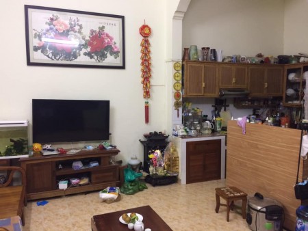 Bán nhà trong ngõ 196 đường Cầu Giấy sát mặt đường lớn 20 m. DT 62m2 x 4T giá 5,65 tỷ