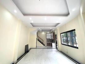 Bán nhà lô góc 10m ô tô nguyên căn đẹp giá 2.7 tỷ, trước nhà đường rộng xe SH quay đầu thoải mái
