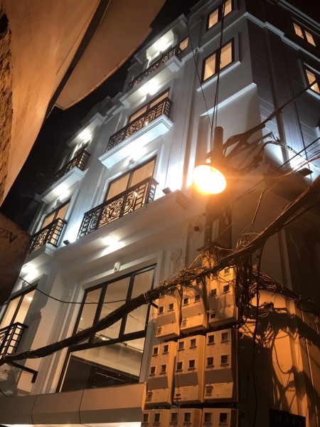 Bán nhà Ngọc Thuỵ, dt 32m2, 5 tầng đúc, đường 3m, ô tô đỗ cửa, gần trường Việt-Pháp