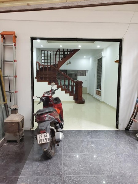Nhà Hiếm Nguyễn Khánh Toàn, 2 Thoáng Sân Để Xe Rộng,Ngõ Thông Quan Hoa, Giá 5,6 Tỷ