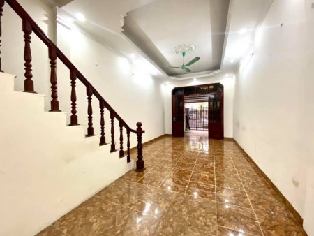 Siêu độc nhất bán nhà Thạch Bàn Long Biên, ô tô vào nhà dt 75m2, giá 4.5 tỷ, lhcc