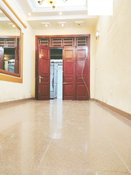 Bán nhà phố Nguyễn Khang, Cầu Giấy 39m x 5 tầng, cách ô tô 30m, 3.95 tỷ.