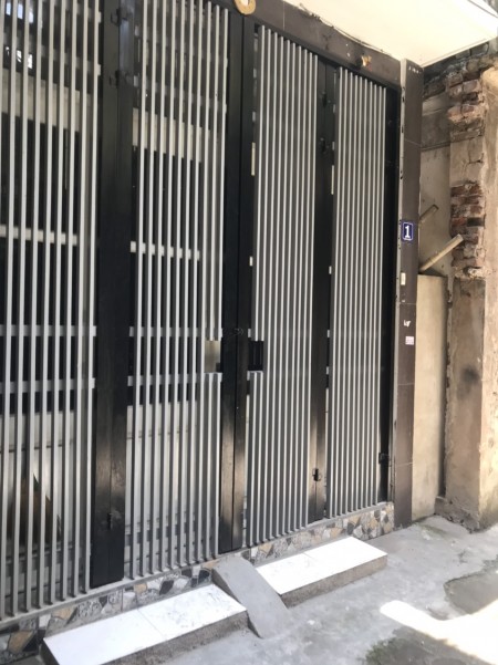 Cần bán gấp nhà 5 tầng mới, dt 30m2, oto đỗ gần nhà. Đường Nguyễn Khánh Toàn, quận Cầu Giấy.