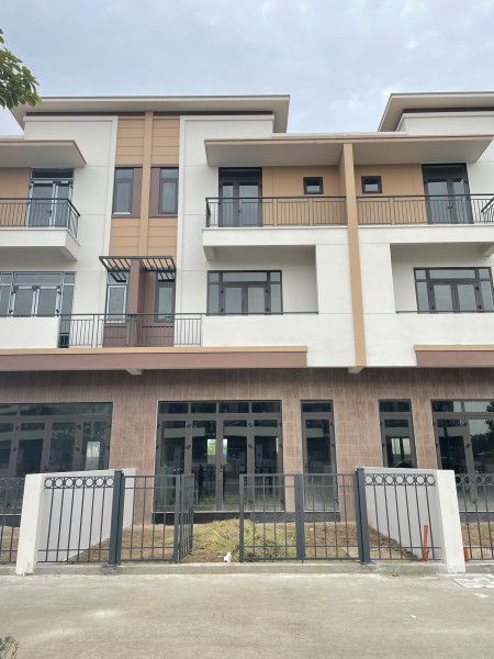 Bán căn Shophouse 120m trục 26m Centa City giá tốt thị trường chỉ 5,25 tỷ