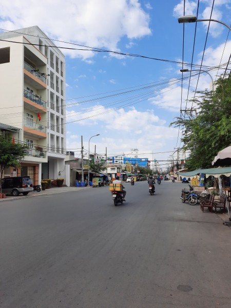 Hàng hiếm mặt gần chợ Phạm Văn Bạch Phường 15 Tân Bình, cấp 4 nở hậu, giá 12.5 tỷ