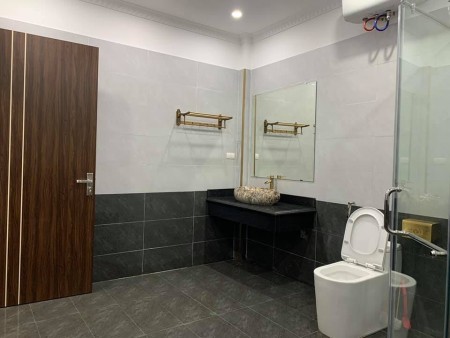 Nhà Ngọc Thụy diện tích 42m2 hơn 3 tỷ thương lượng nhà 5 tầng đẹp ngõ xe tải ở thích lắm