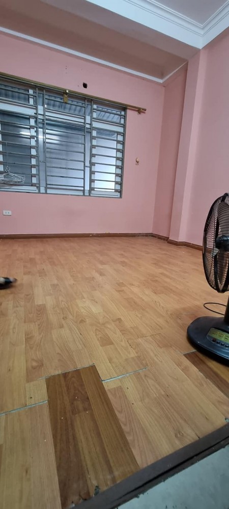 Bán nhà giá rẻ Cầu Giấy, dt 39m2, 3 tầng, mặt tiền 3.8m, giá 3.8 tỷ, lh 0975513371