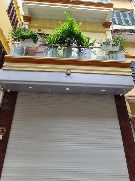 Bán nhà nguyên căn Quận Cầu Giấy, thiết kế thông minh, đẹp lung linh, dt 35m2, giá bán 3.99 tỷ